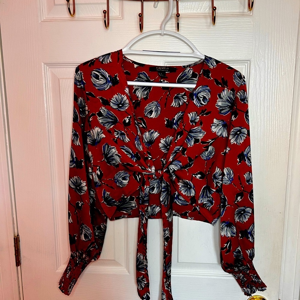 Forever 21 floral printed tie front crop Blouse. Balloon sleeves